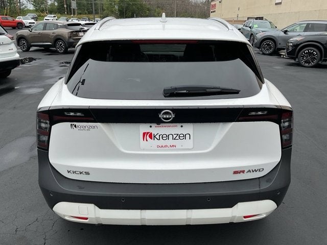 2025 Nissan Kicks SR