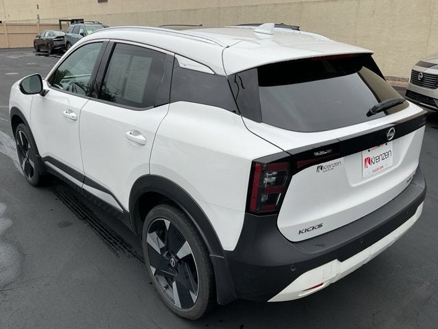 2025 Nissan Kicks SR