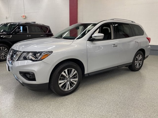 2020 Nissan Pathfinder SV