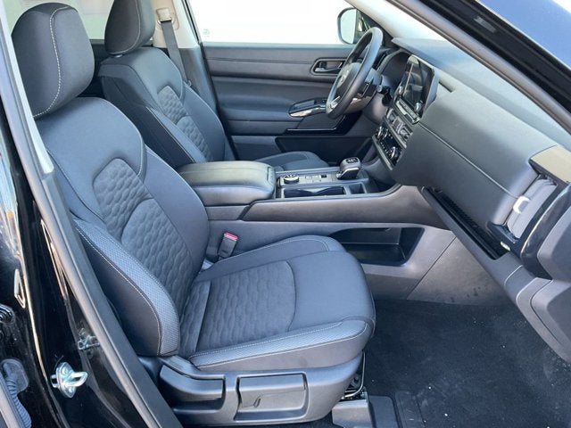 2025 Nissan Pathfinder S