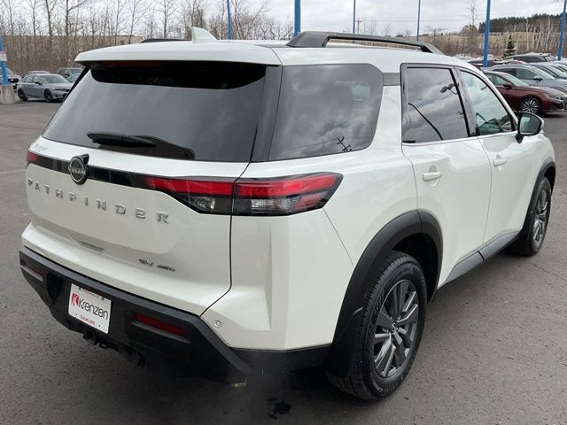 2024 Nissan Pathfinder SV