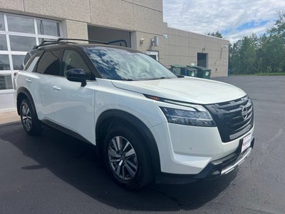 2023 Nissan Pathfinder SL
