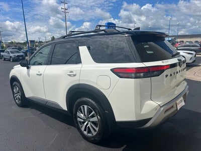 2023 Nissan Pathfinder SL