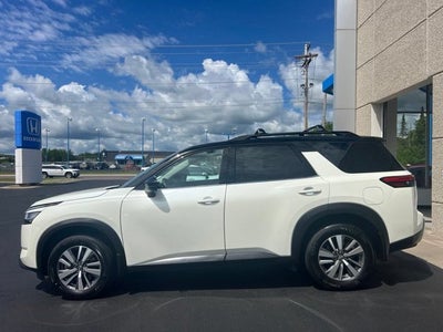 2023 Nissan Pathfinder SL