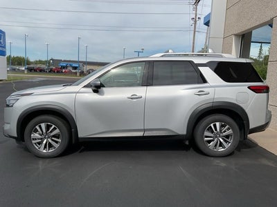 2025 Nissan Pathfinder SL
