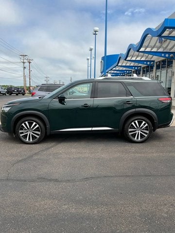 2024 Nissan Pathfinder Platinum