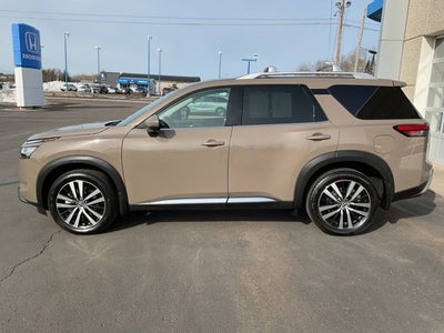 2024 Nissan Pathfinder Platinum