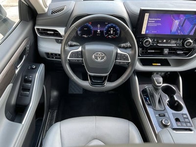 2023 Toyota Highlander Platinum