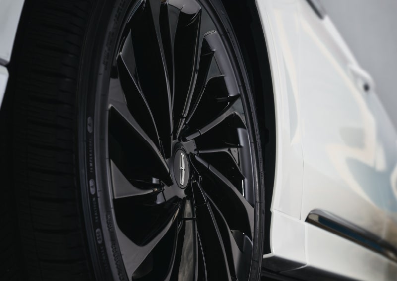 The wheel of the available Jet Appearance package is shown | Krenzen Lincoln in Duluth MN