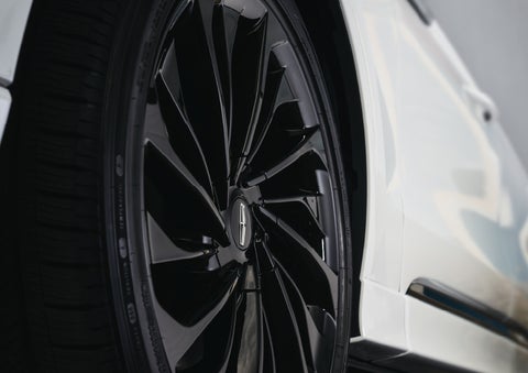 The wheel of the available Jet Appearance package is shown | Krenzen Lincoln in Duluth MN