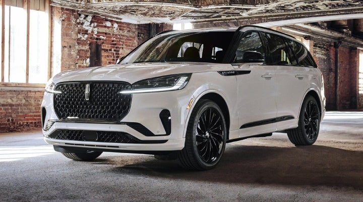 A 2026 Lincoln Aviator® SUV is shown with the available Jet Appearance Package. | Krenzen Lincoln in Duluth MN