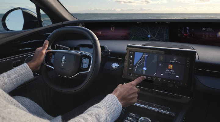 The driver of a 2026 Lincoln Nautilus® SUV interacts with the new Lincoln Digital Experience. | Krenzen Lincoln in Duluth MN
