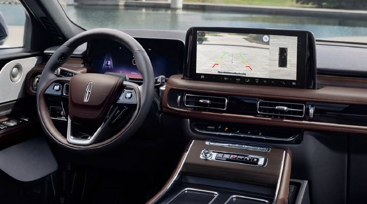 The backup camera of the 2027 Lincoln Aviator® SUV is displayed on screen. | Krenzen Lincoln in Duluth MN
