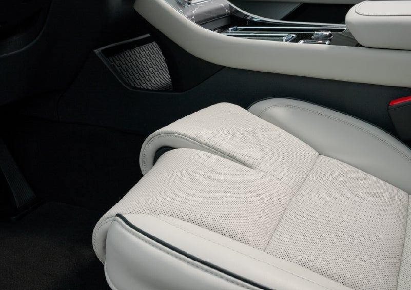 The front passenger Perfect Position seat is shown with the thigh extender adjusted.| Krenzen Lincoln in Duluth MN